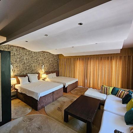 Simple Villa Rooms National Arena Self Check In บูคาเรสต์ ภายนอก รูปภาพ