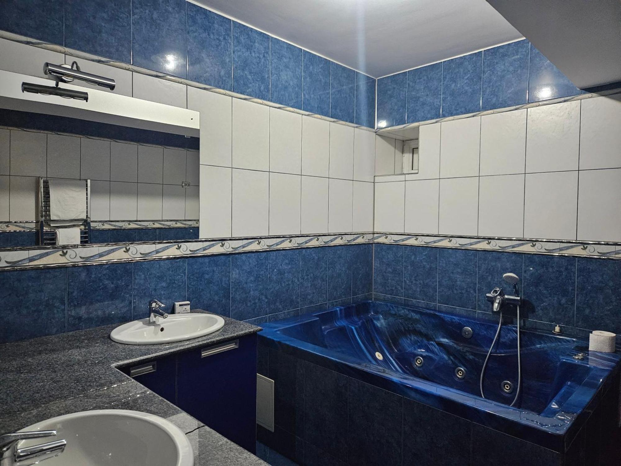 Simple Villa Rooms National Arena Self Check In บูคาเรสต์ ภายนอก รูปภาพ